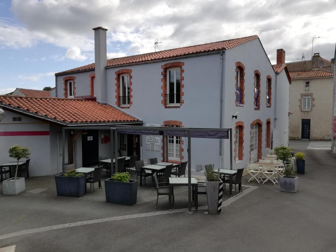 Hotel-Restaurant Les Colonnades Saint-Fulgent Esterno foto