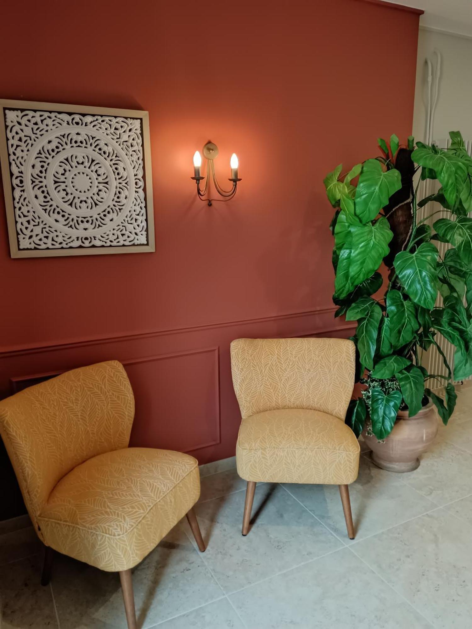 Hotel-Restaurant Les Colonnades Saint-Fulgent Esterno foto