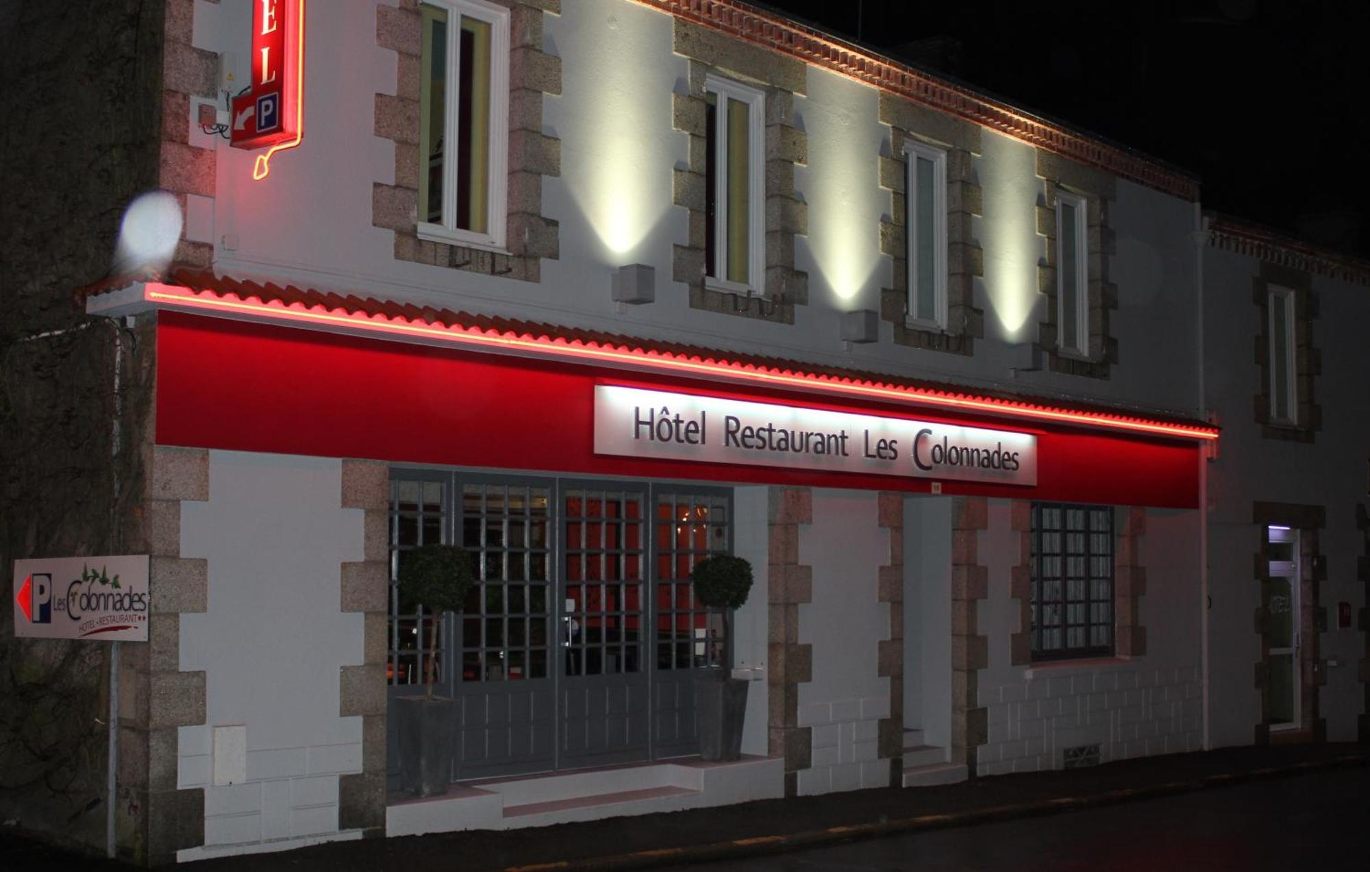 Hotel-Restaurant Les Colonnades Saint-Fulgent Esterno foto
