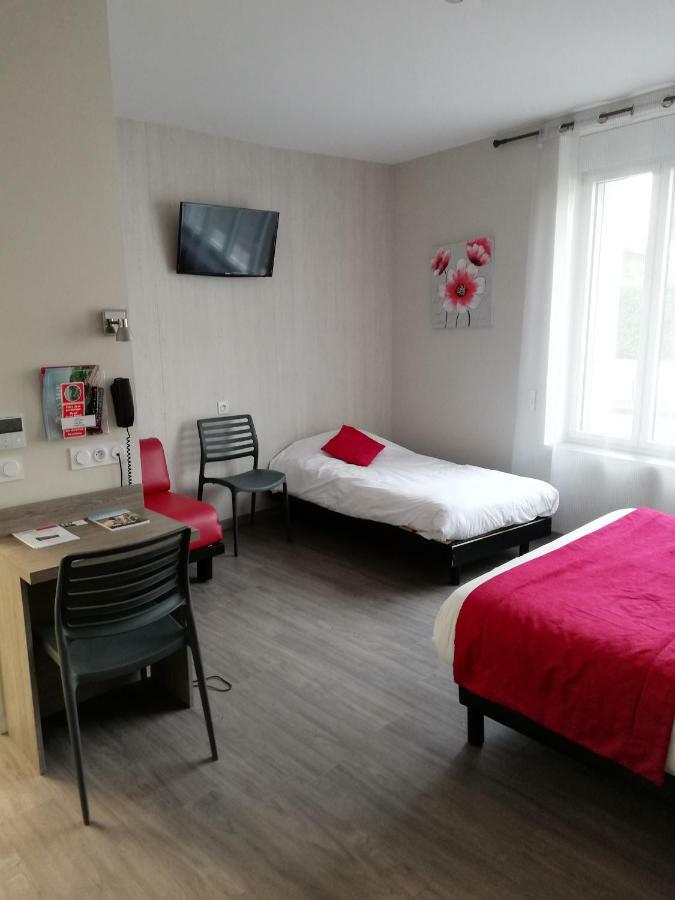 Hotel-Restaurant Les Colonnades Saint-Fulgent Esterno foto